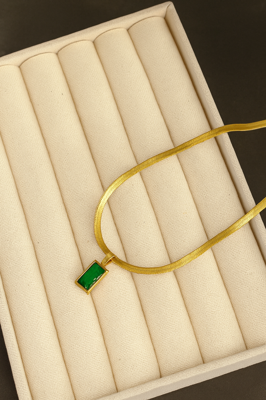 Evara Pendant Necklace