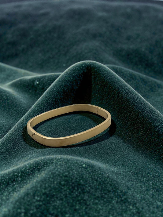 Sleek Edge Minimal Bangle