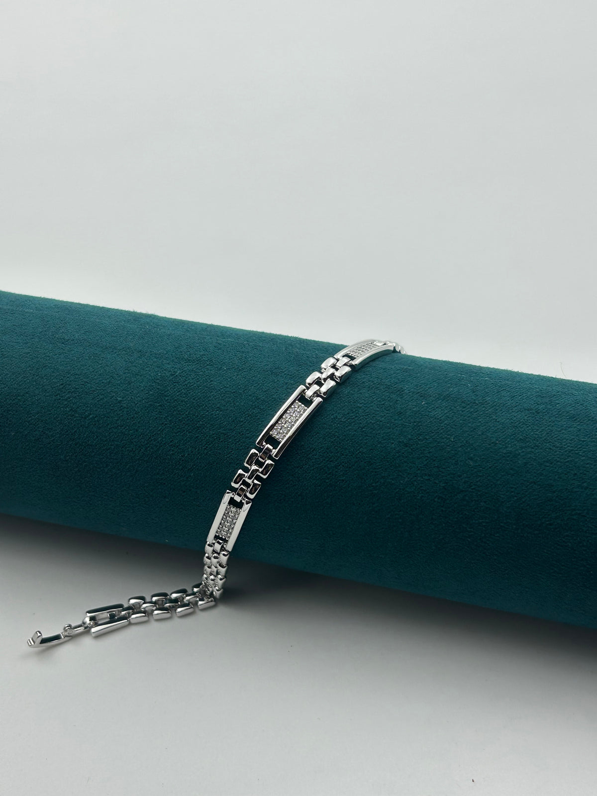 Aurelia Pavé Link Tennis Bracelet